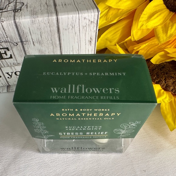 Bath & Body Works Eucalyptus + Spearmint Enhanced Fragrance wallflowers - Picture 5 of 6